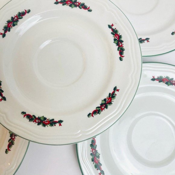 Vintage Unbranded Set of 5 Dessert Plates Christmas Holly 6.5" Ceramic Holiday - Picture 3 of 5